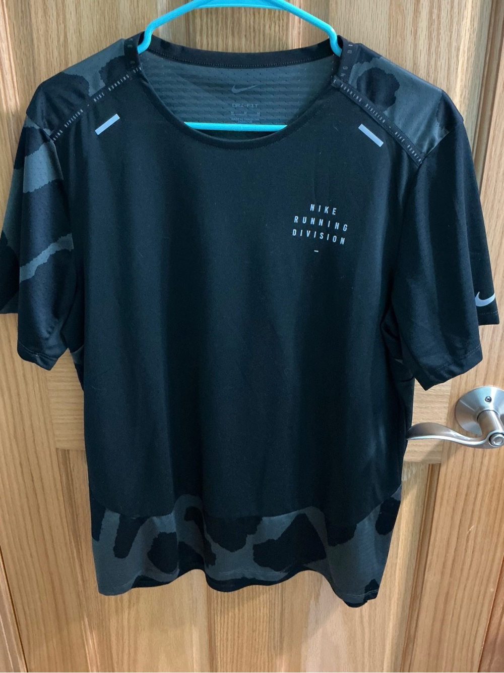 Nike Men's Black Short-Sleeve Running Tee with Subtle Camo Panels, Size M